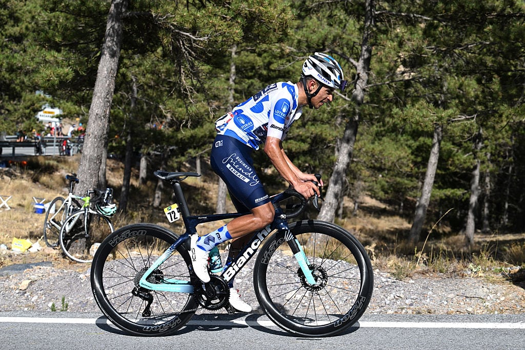 Santiago Buitrago hizo el podio en la etapa 12 de la Vuelta a España. (Photo by Tim de Waele/Getty Images)