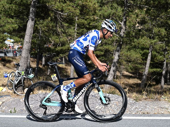 Santiago Buitrago hizo el podio en la etapa 12 de la Vuelta a España. (Photo by Tim de Waele/Getty Images)