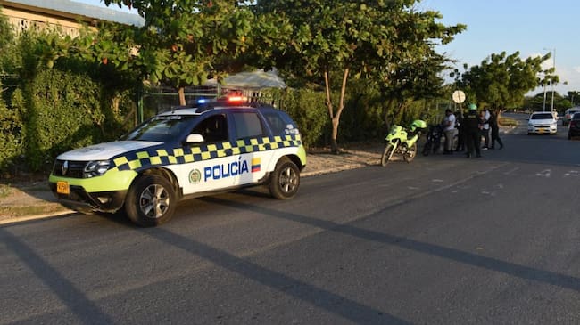 La institución reportó la incautación de dos armas de fuego, cuatro cartuchos y más de 100 dosis de estupefacientes durante los operativos