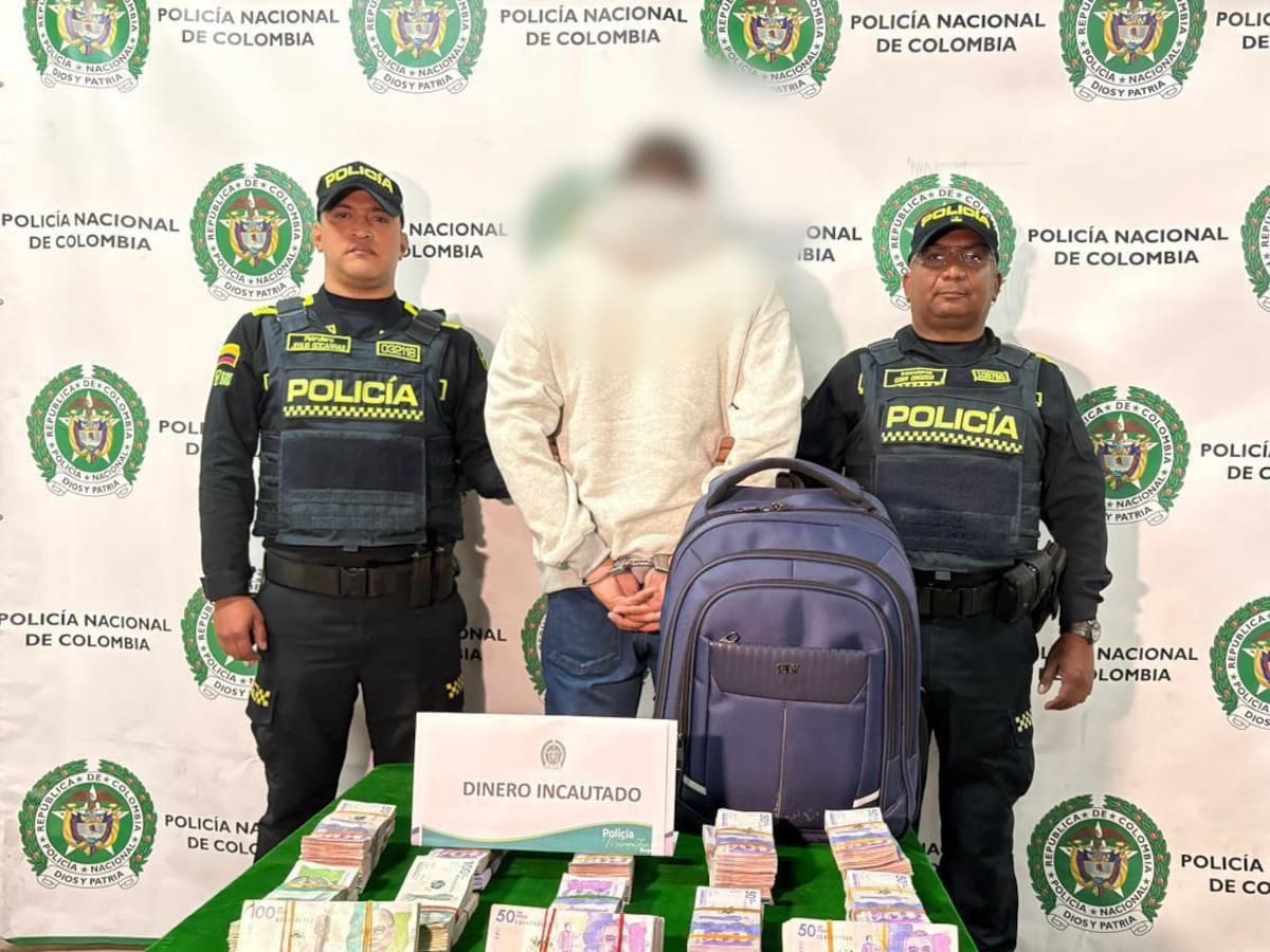 La Policía capturó en Bogotá a un hombre que llevaba en una maleta $631 millones