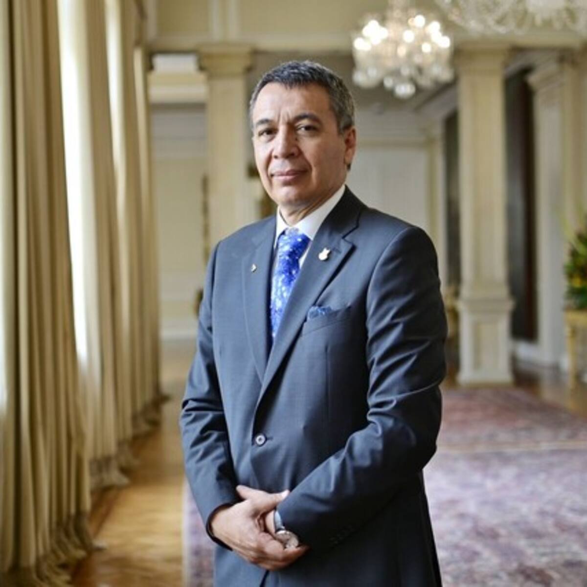 Ministro de Transporte planea reformas en peajes y señala problemas en concesiones viales