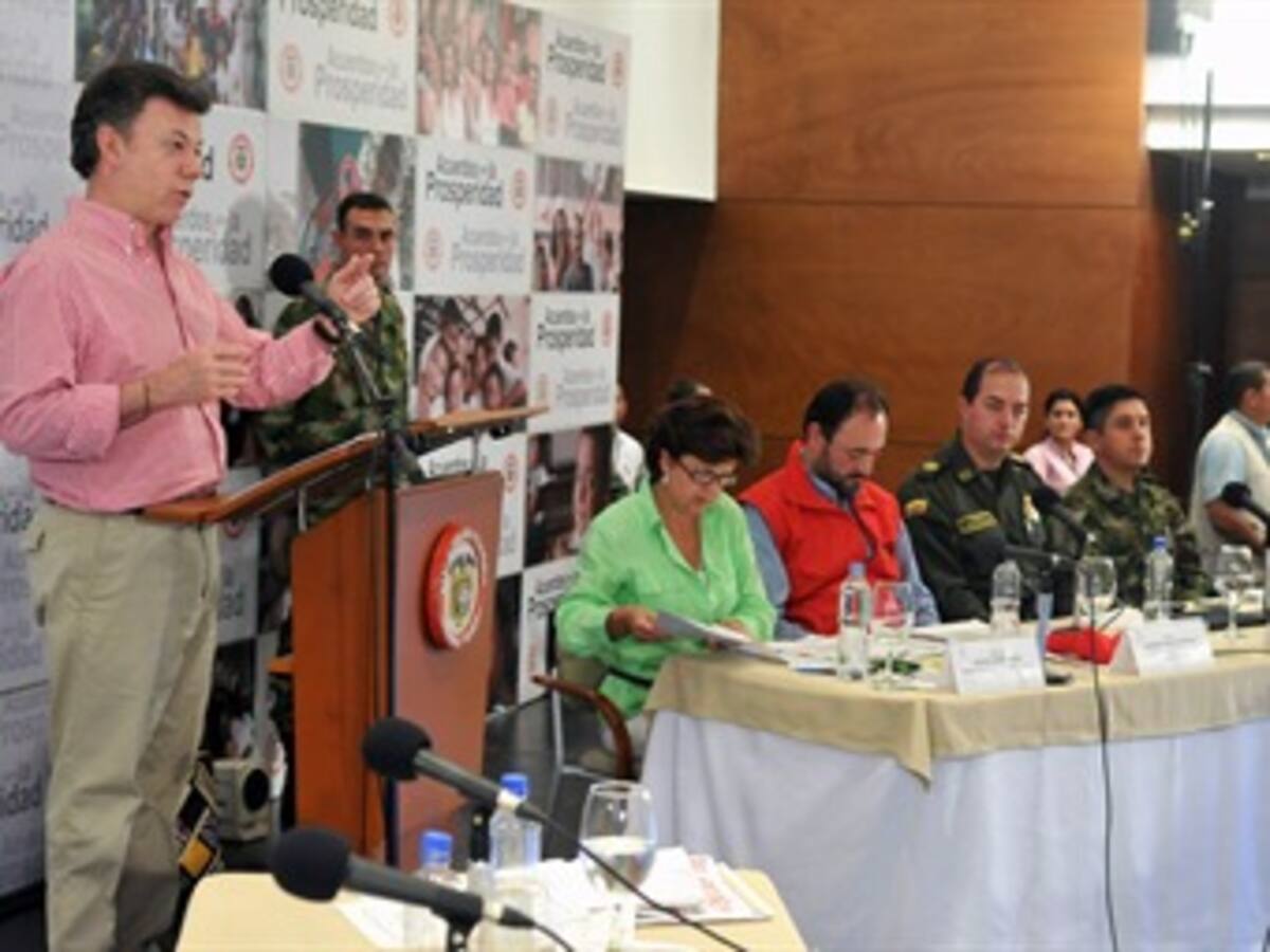 No nos inventen peleas que no existen con el presidente Uribe: Santos