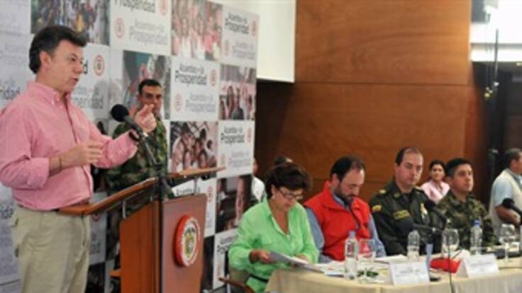 No nos inventen peleas que no existen con el presidente Uribe: Santos