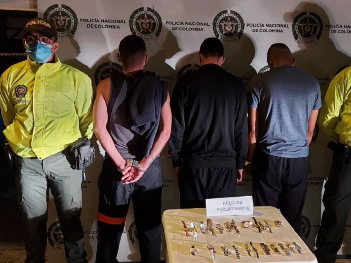 Cayeron 'apartamenteros' tras sufrir accidente en la Troncal de Occidente