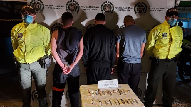 Los integrantes de ‘Los Relojeros´ perdieron el control de un vehículo cuando escapaban de la Policía con 23 relojes valorados en 50 millones de pesos