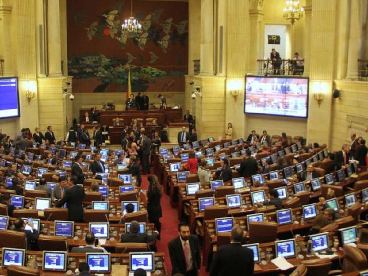 Ponencia de reforma política revive el transfuguismo