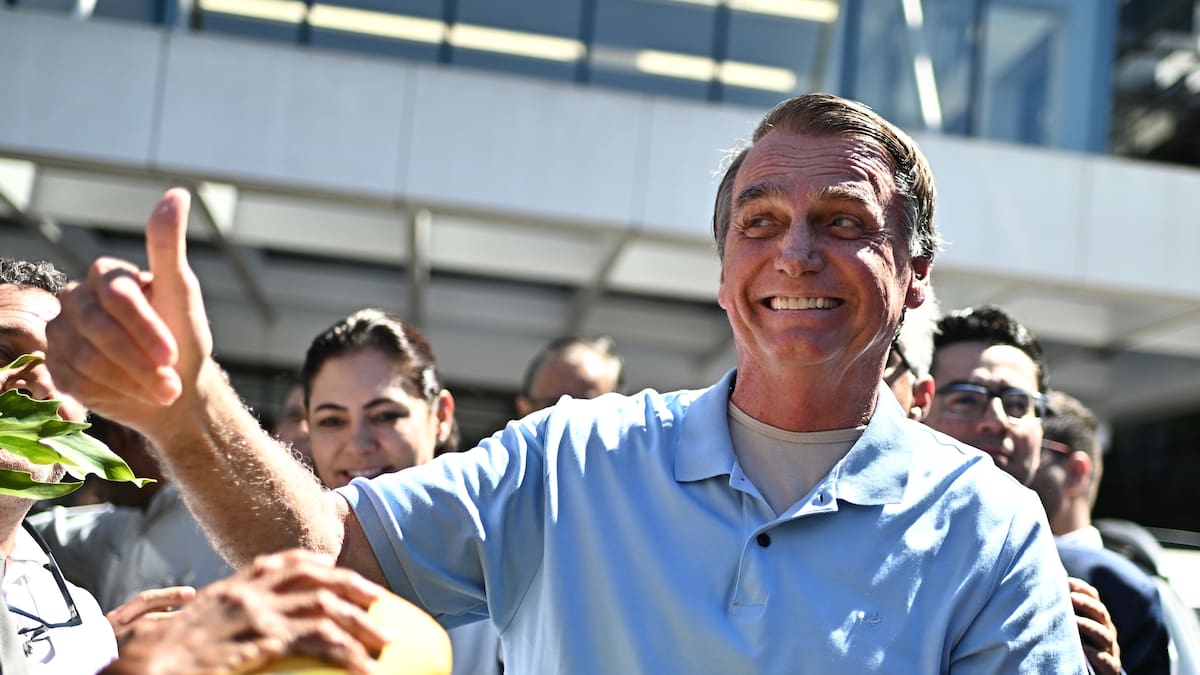 Bolsonaro sale del hospital tras tres semanas internado por cirugía intestinal