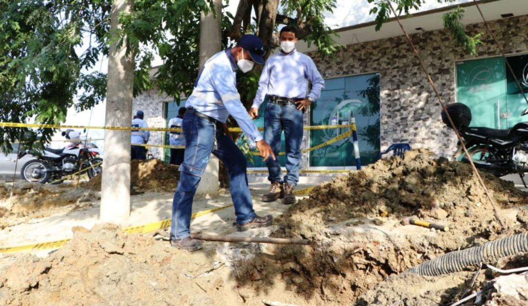 Operarios de Acuacar buscaban una fuga de agua en un hotel y restaurante de la zona