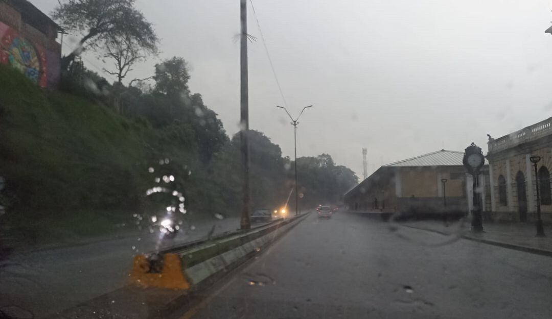 Lluvias en el sector de la antigua estación del ferrocarril en Armenia