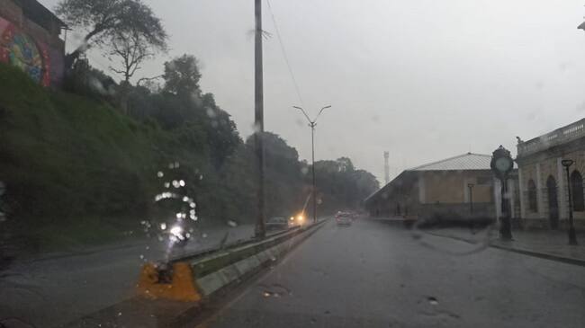 Lluvias en el sector de la antigua estación del ferrocarril en Armenia