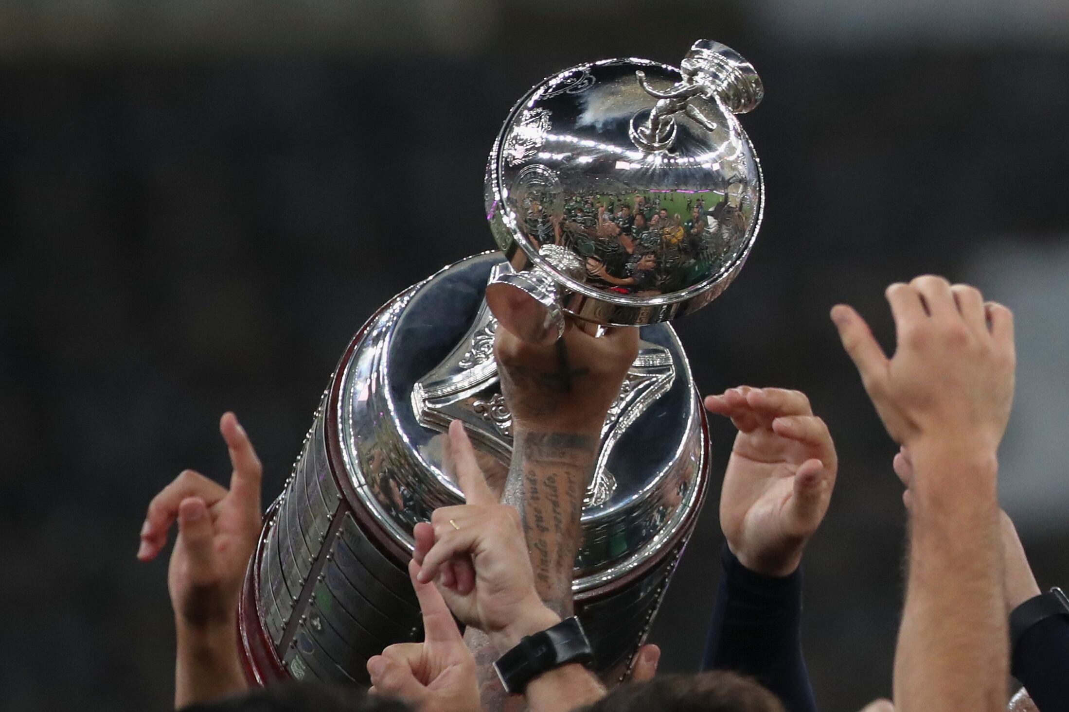 Players of Palmeiras celebrate with the trophy after winning the Copa Libertadores football tournament by defeating Santos 1-0 in the all-Brazilian final match at Maracana Stadium in Rio de Janeiro, Brazil, on January 30, 2021. (Photo by RICARDO MORAES / POOL / AFP) (Photo by RICARDO MORAES/POOL/AFP via Getty Images)