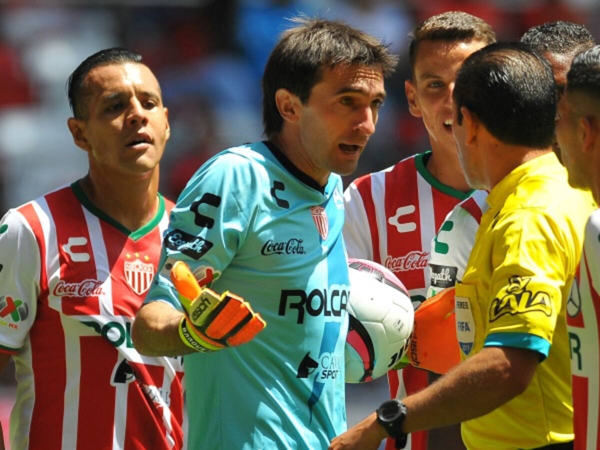 José Borda le explica: en el fútbol no se sancionan las devoluciones