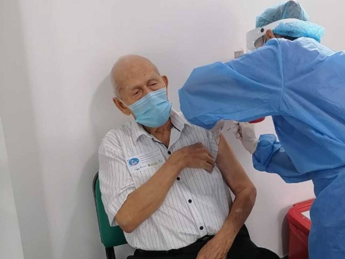 En Pereira fue vacunado contra la COVID-19 un adulto mayor de 105 años