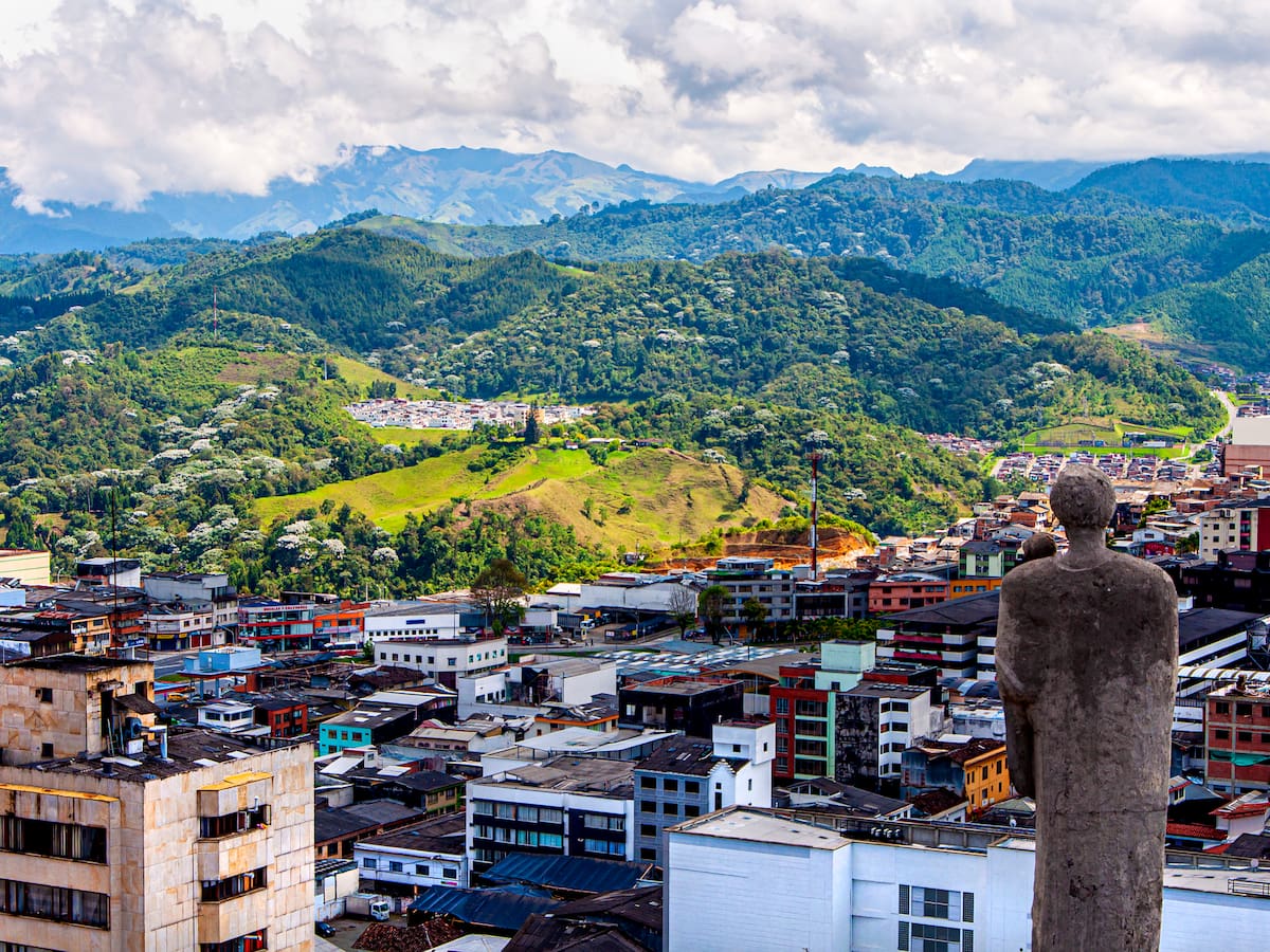 ¿Cuál departamento es más poblado: Risaralda, Caldas o Quindío?