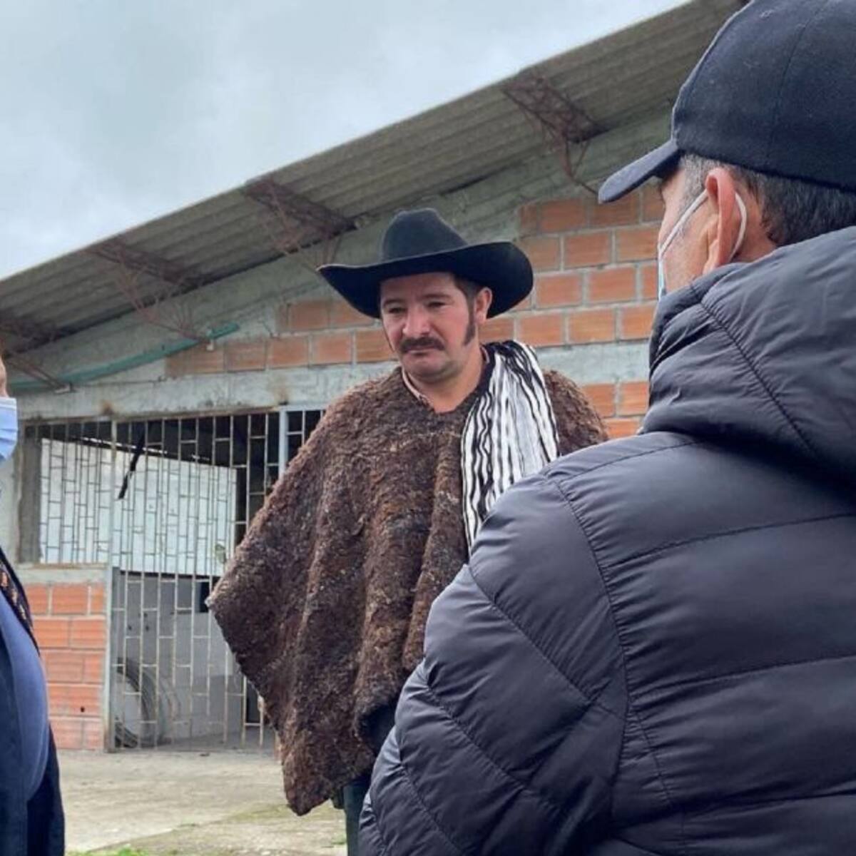 Capacitan comunidades aledañas al Nevado del Ruíz en atención de incendios