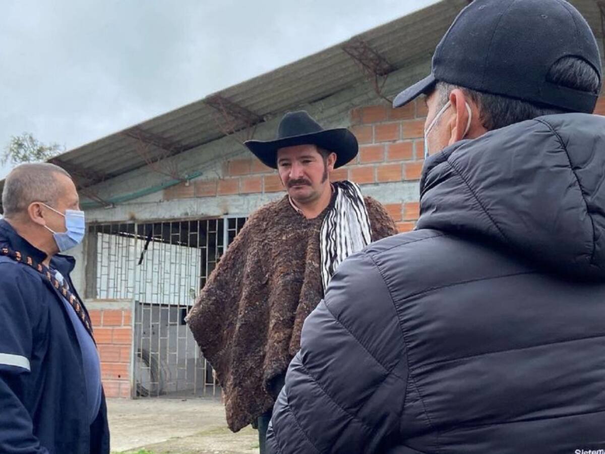 Capacitan comunidades aledañas al Nevado del Ruíz en atención de incendios