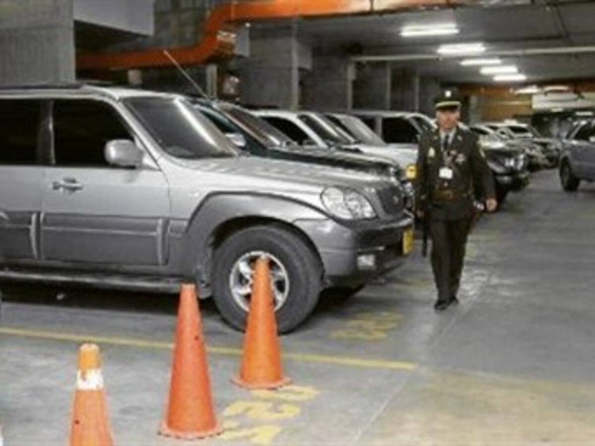 Once senadores tienen tres vehículos
