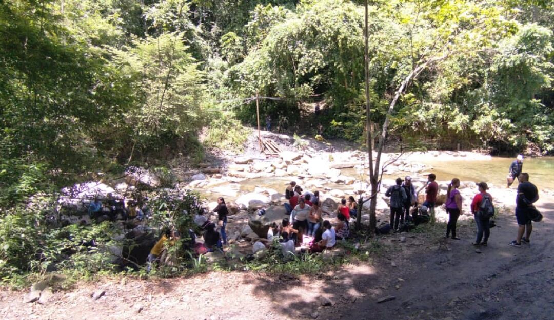 Familiares de 14 mineros atrapados en mina La Mestiza esperan noticias 