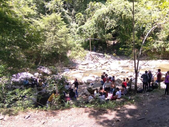 Familiares de 14 mineros atrapados en mina La Mestiza esperan noticias 