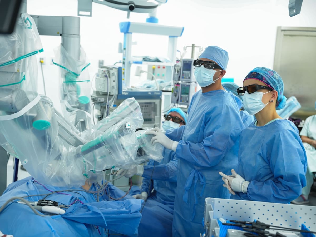 Hospital Internacional de Colombia, en Santander, hizo primera cirugía con robot Manta 3 en el país