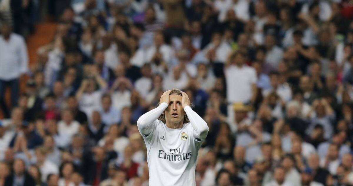 Luka Modric se lamenta tras una oportunidad errada solo frente a Joe Hart.