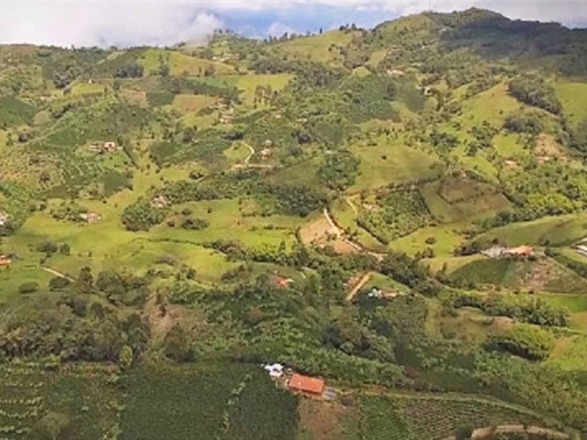 Procuraduría alerta amenaza de deslizamiento por material de mina Quebradona