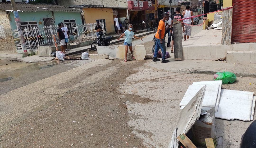 La comunidad bloqueó la calle quinta e impidió el libre tránsito de vehículos