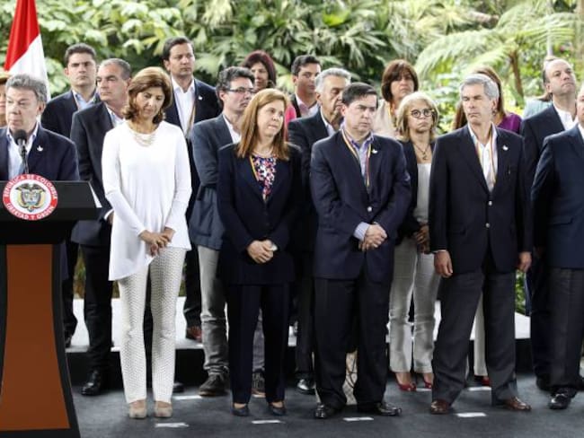 Santos ordena a ministros planear la implementación de los acuerdos de paz