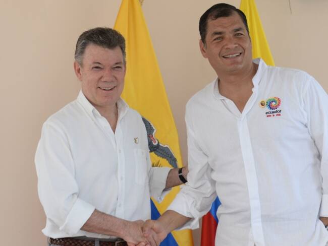 El Presidente Juan Manuel Santos con su homólogo ecuatoriano Rafael Correa.