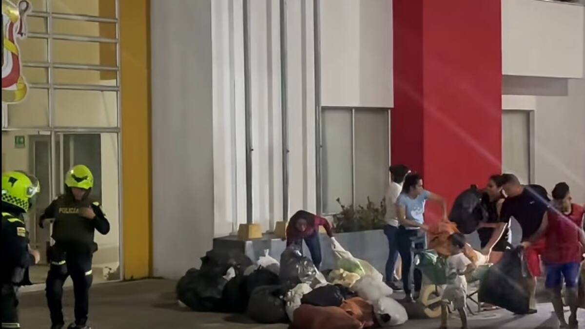 Problemas en la recolección de basuras en Rionegro, Santander: comunidad protestó en la alcaldía