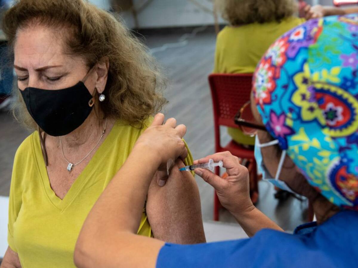 Chile incluye a migrantes irregulares en plan de vacunación