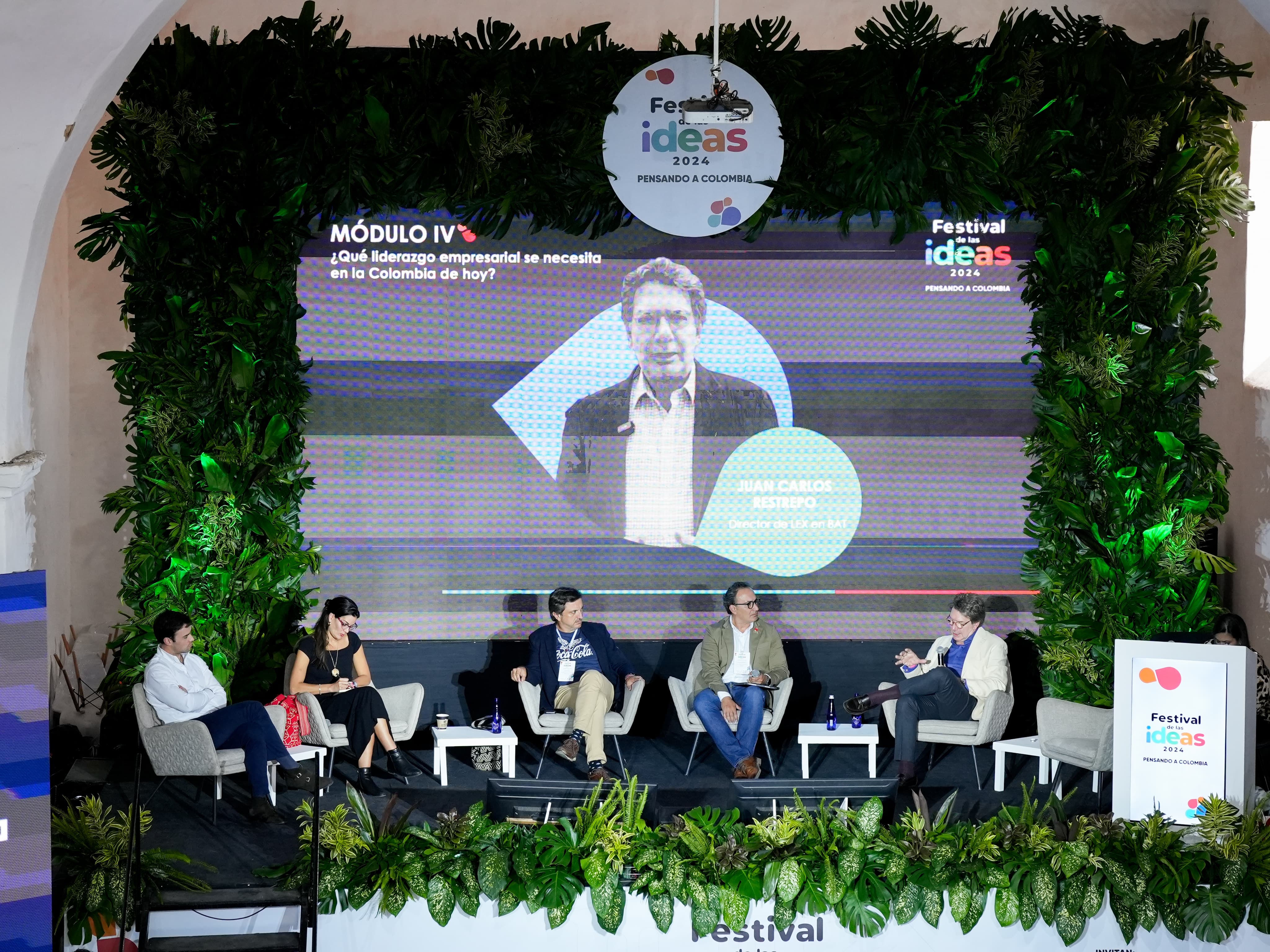 En el panel '¿Qué liderazgo empresarial necesita hoy Colombia?' se abordó cómo, para lograr un cambio en el sector empresarial, es necesario hacer un trabajo conjunto entre actores privados y públicos, con miras a un mismo objetivo: el crecimiento sostenido. | Foto: Caracol Radio