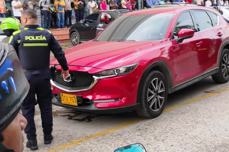 Conductor de camioneta de alta gama resultó herido en ataque sicarial