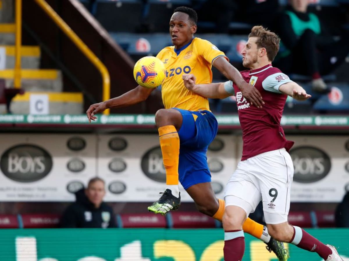 Everton, con James y un gran partido de Mina, empató con el Burnley