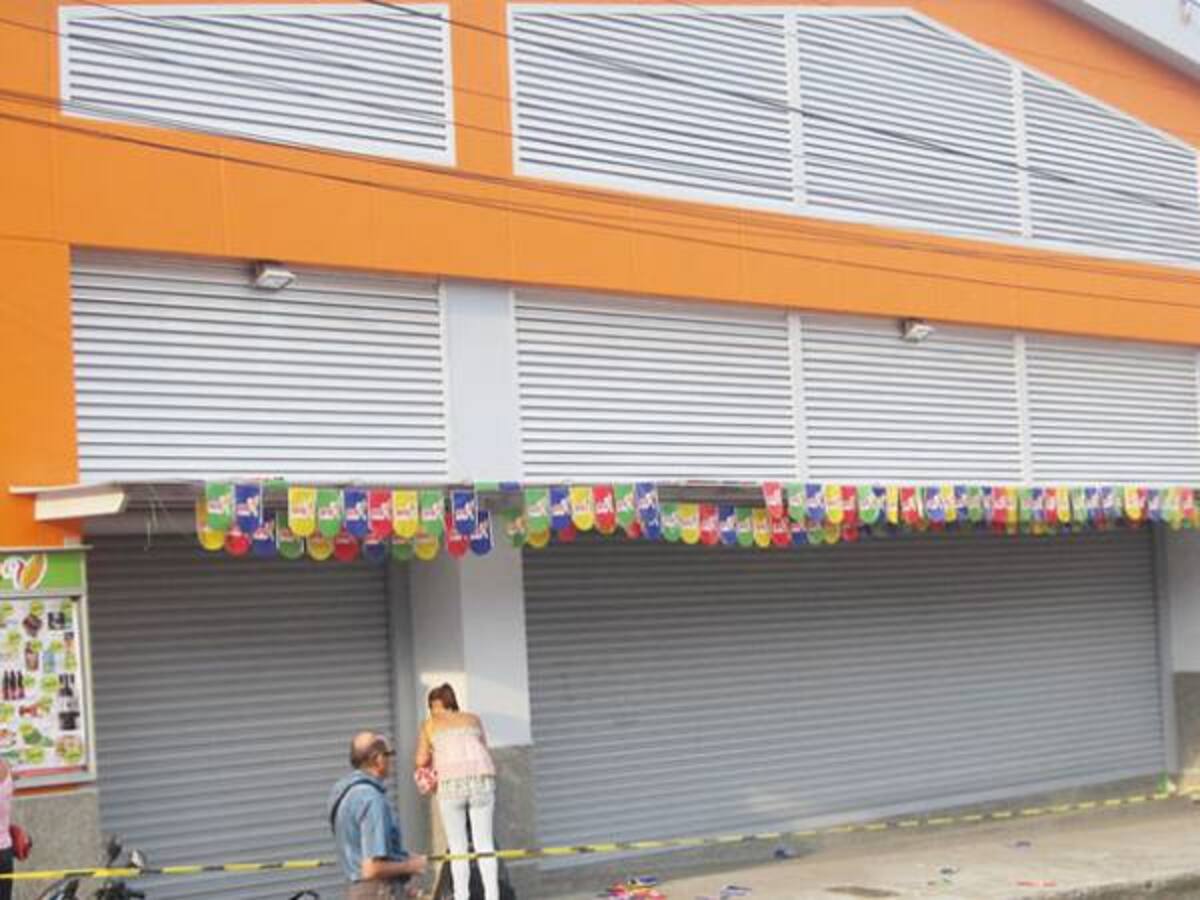 Por sobornos, capturan al director de operaciones de tiendas ARA