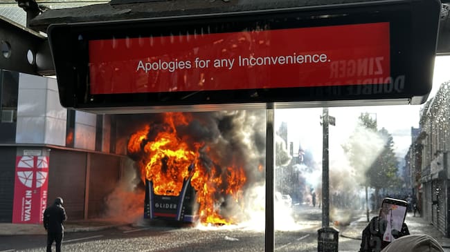 Disturbios en Belfast, Irlanda del Norte.
(Foto: PA/PA Images via Getty Images)