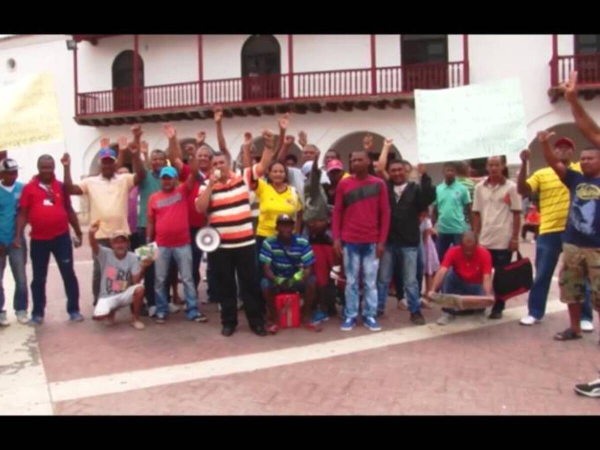 Antiguos transportadores de Cartagena protestaron frente a la Alcaldía
