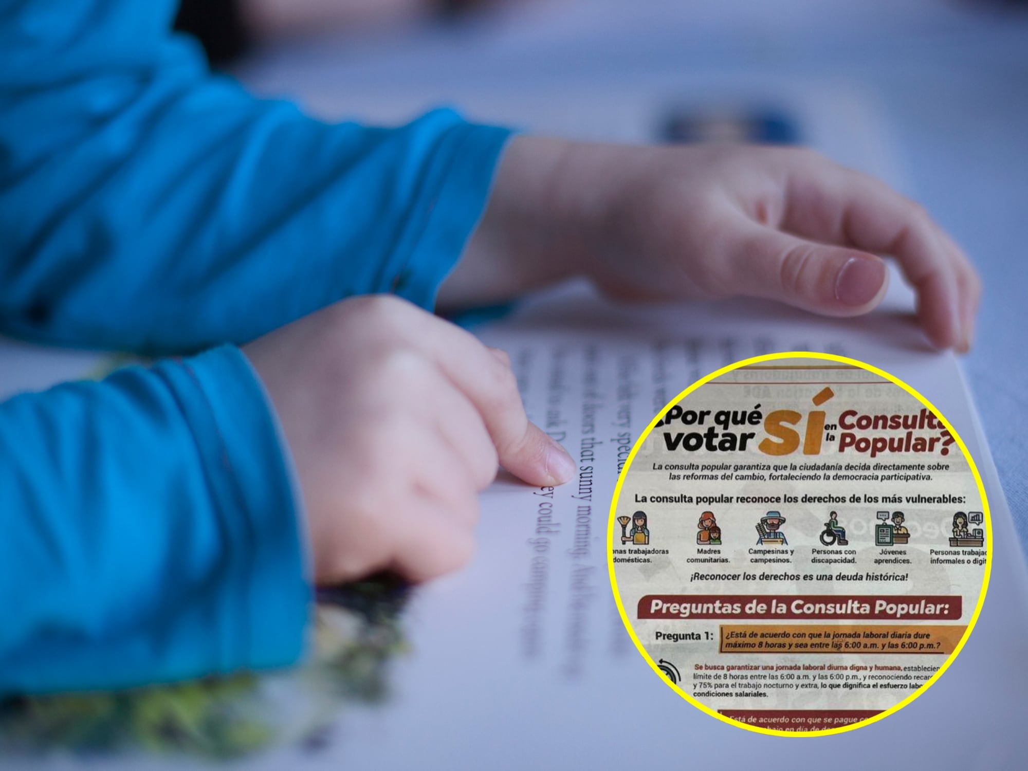 Entrega de cartillas en colegios de Bogotá en apoyo a la consulta popular de Gobierno Petro.