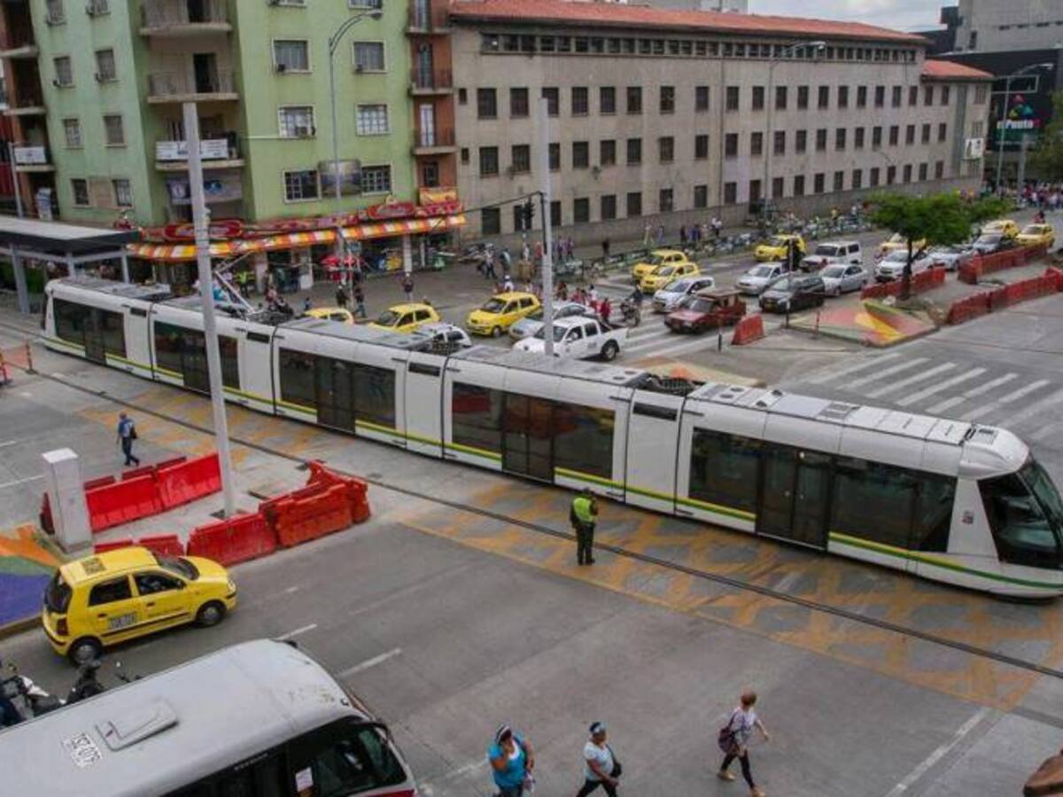 Anuncian cambios viales por operación del tranvía en Medellín