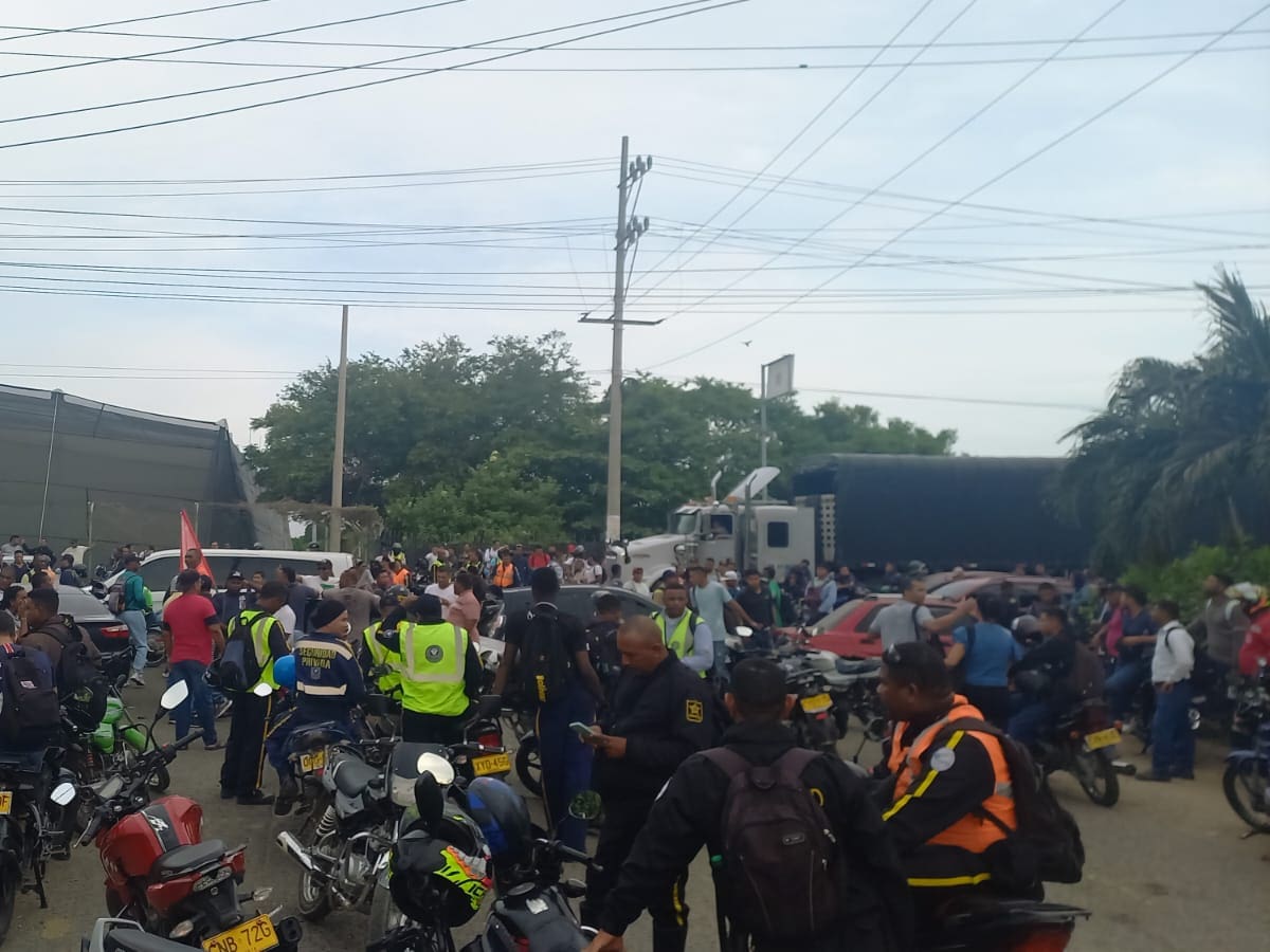 Conductores bloquearon la vía hacia Barú por mal estado de la carretera
