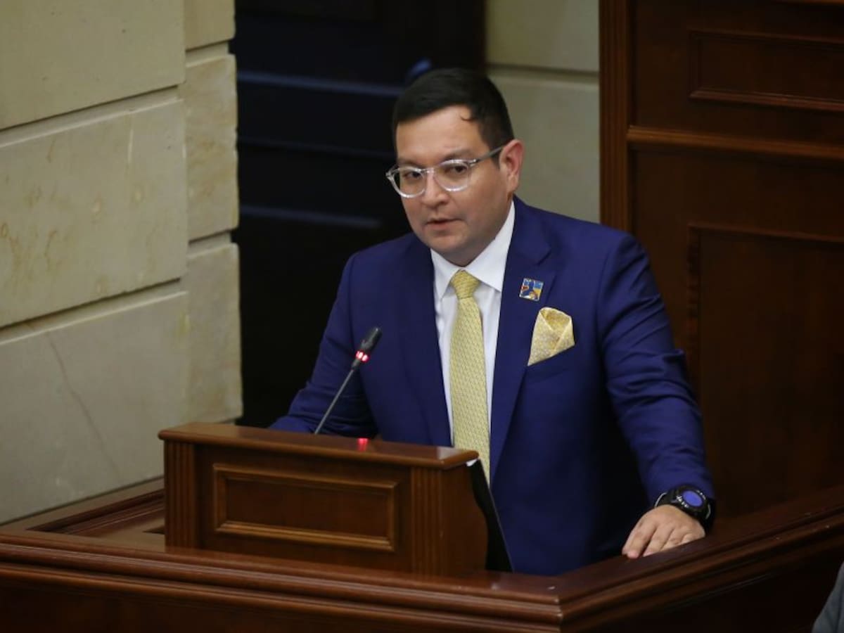 Centro Democrático radica proyecto para eliminar 122 curules del Congreso