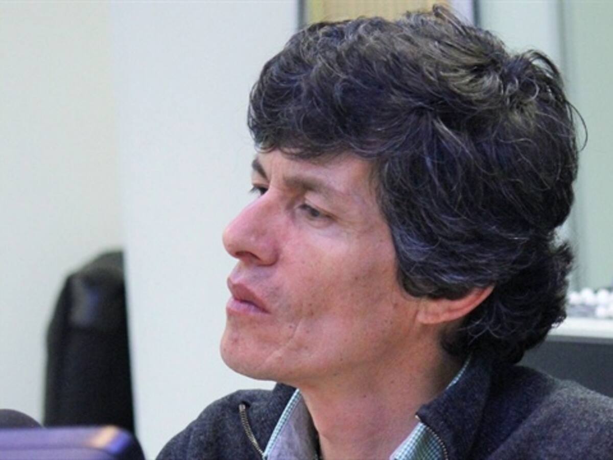 Es una ganancia política la presencia del general Mora en La Habana: Flórez