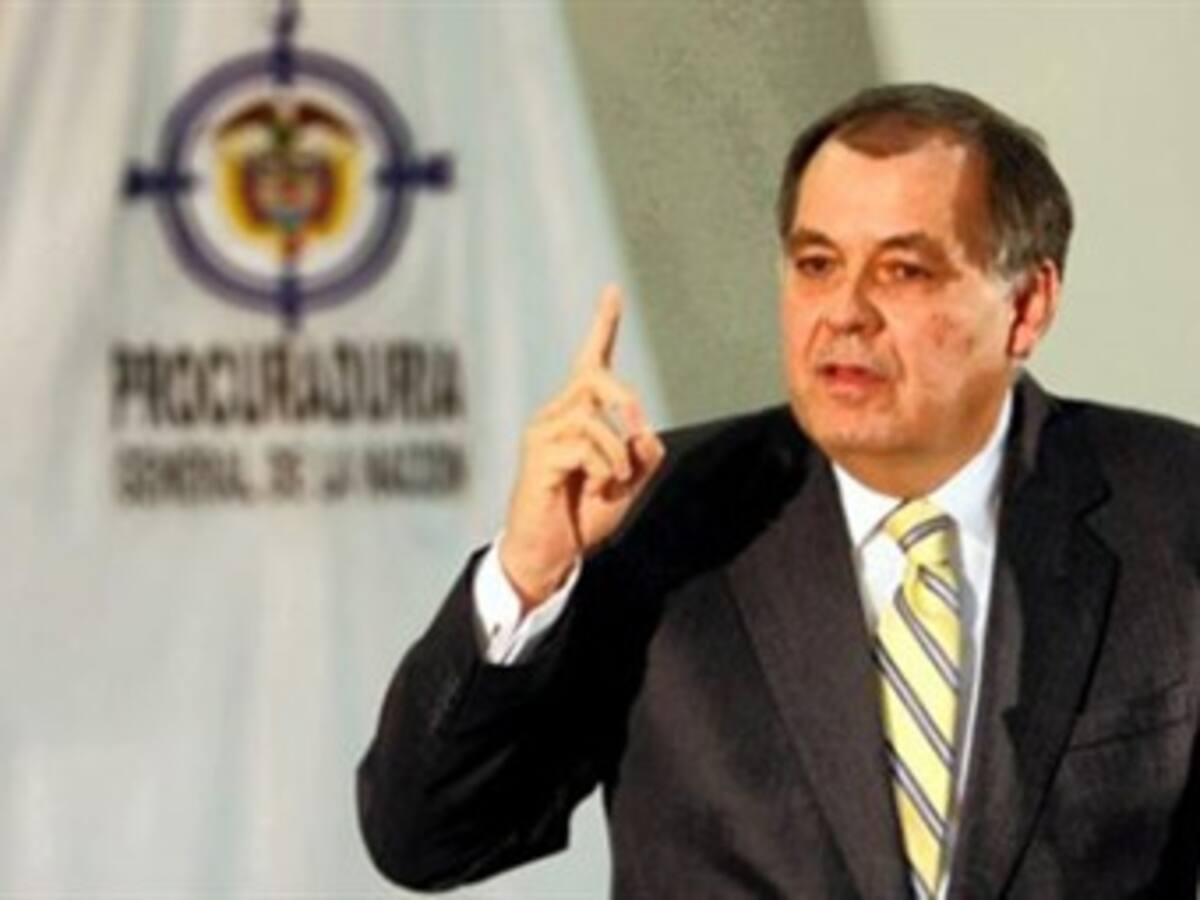 Procurador general dice que no renunciará a sus aspiraciones para repetir en el cargo