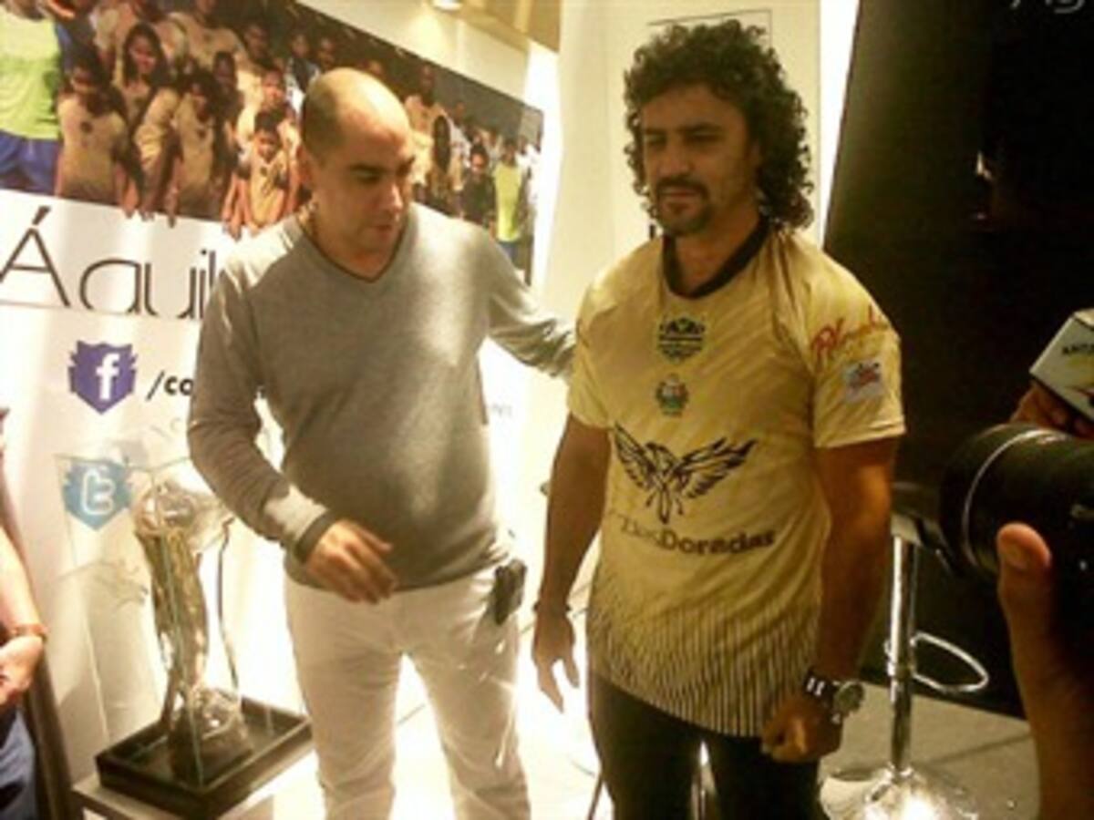 Leonel Álvarez es nuevo técnico de Itagüí