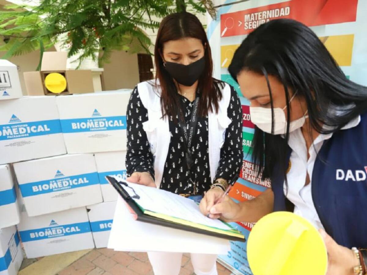 Cartagena recibe biopack de triple embalaje para transporte de muestras