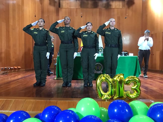 Más mujeres que hombres están prestando servicio militar en la policía