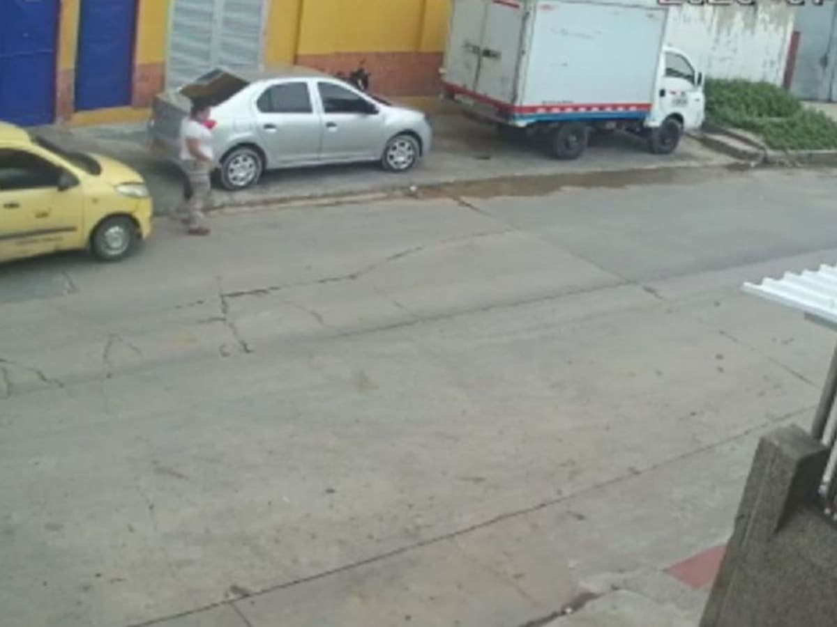 En UCI permanecen madre e hijo arrollados por taxi en Barranquilla