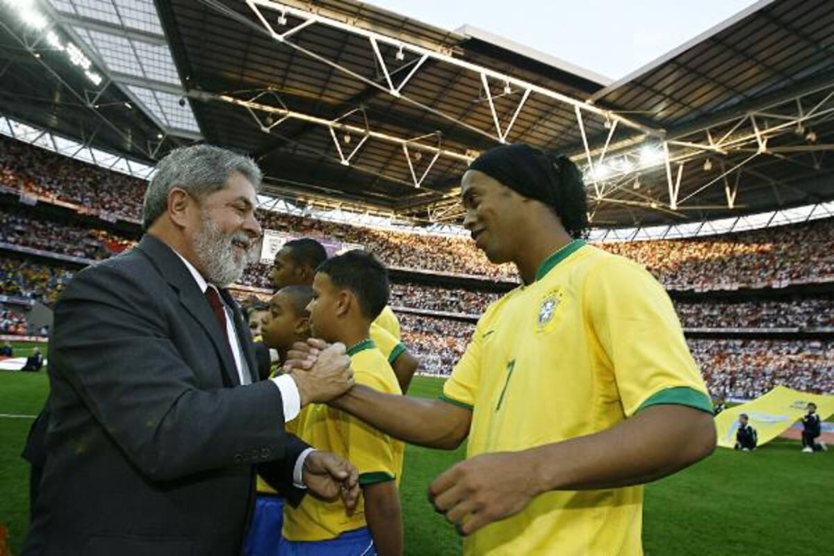 Ronaldinho despuntó en el Suramericano y luego en el mundial de 1999 confirmó que sería una futura estrella del fútbol en el planeta.