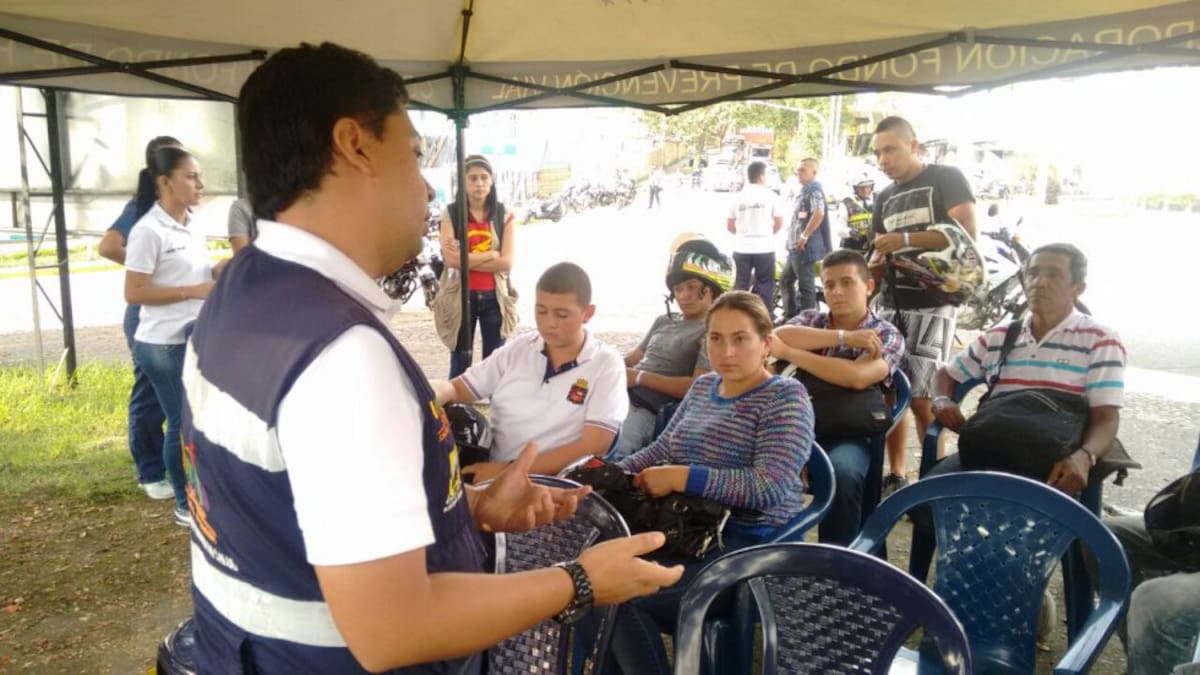 Motociclistas asisten a capacitaciones