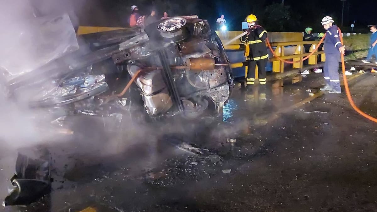 Dos personas murieron calcinadas en un vehículo que se accidentó en la vía Guamo – Saldaña